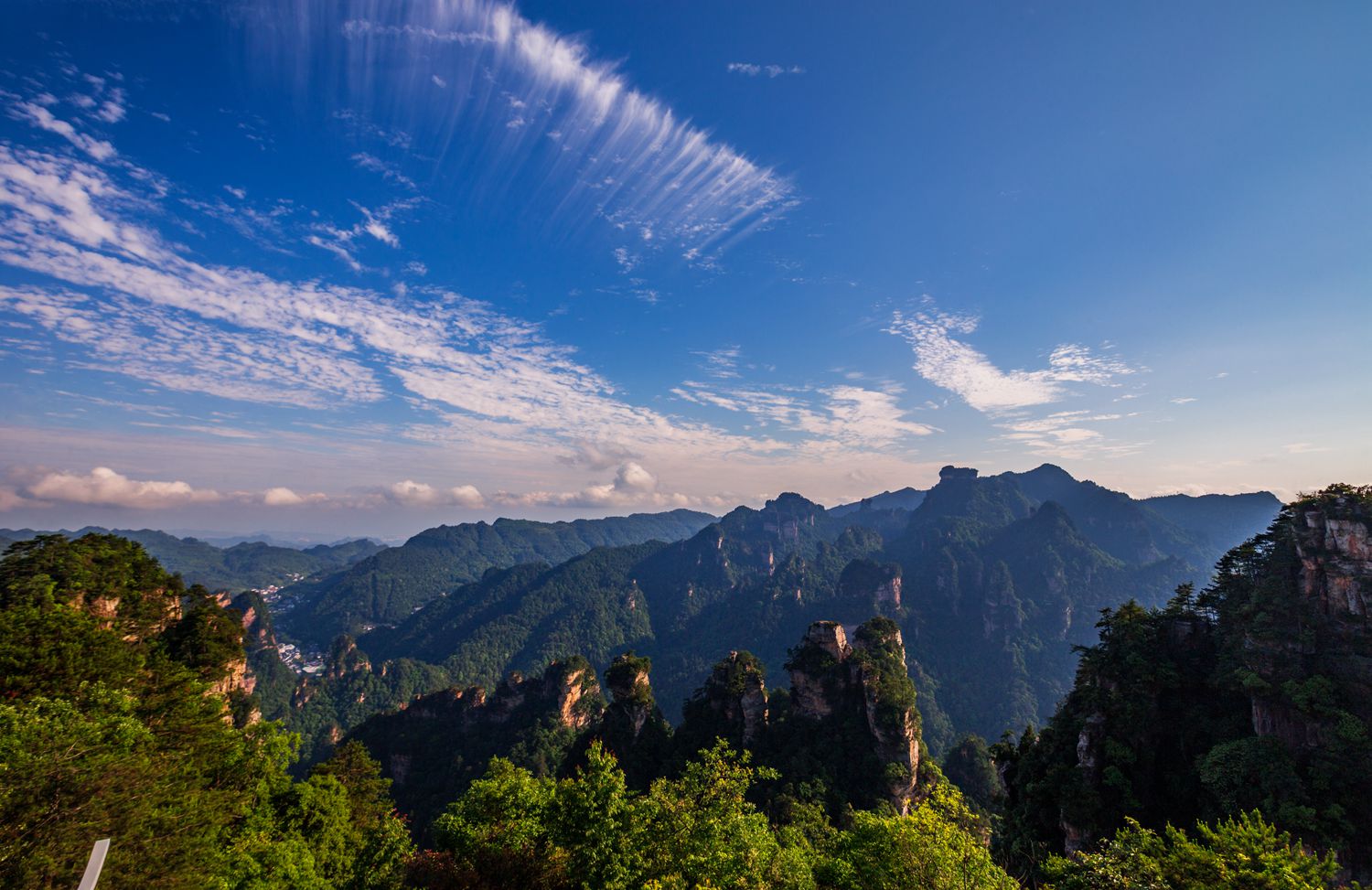 黄石寨上的蓝天