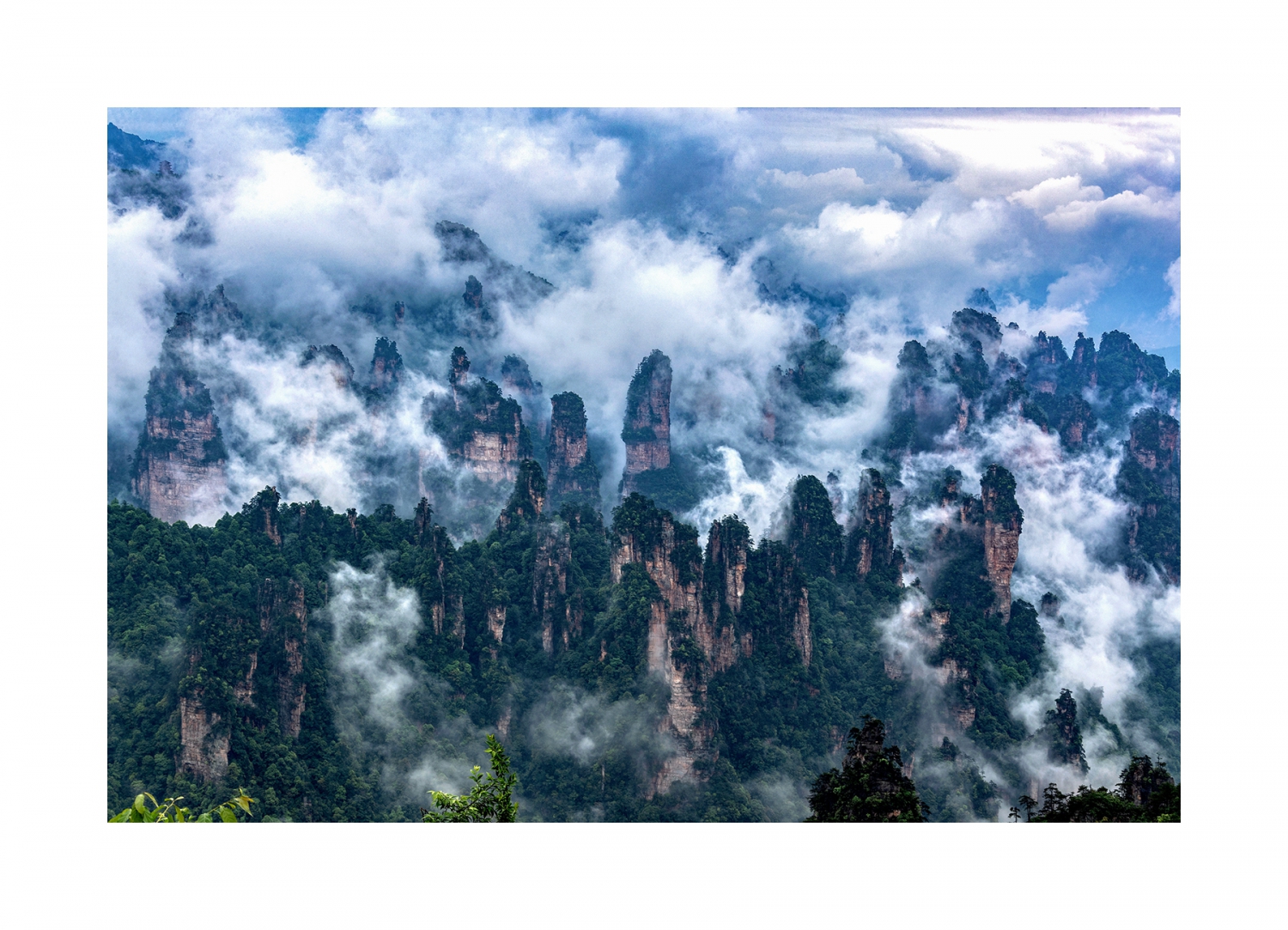 雾绕天子山