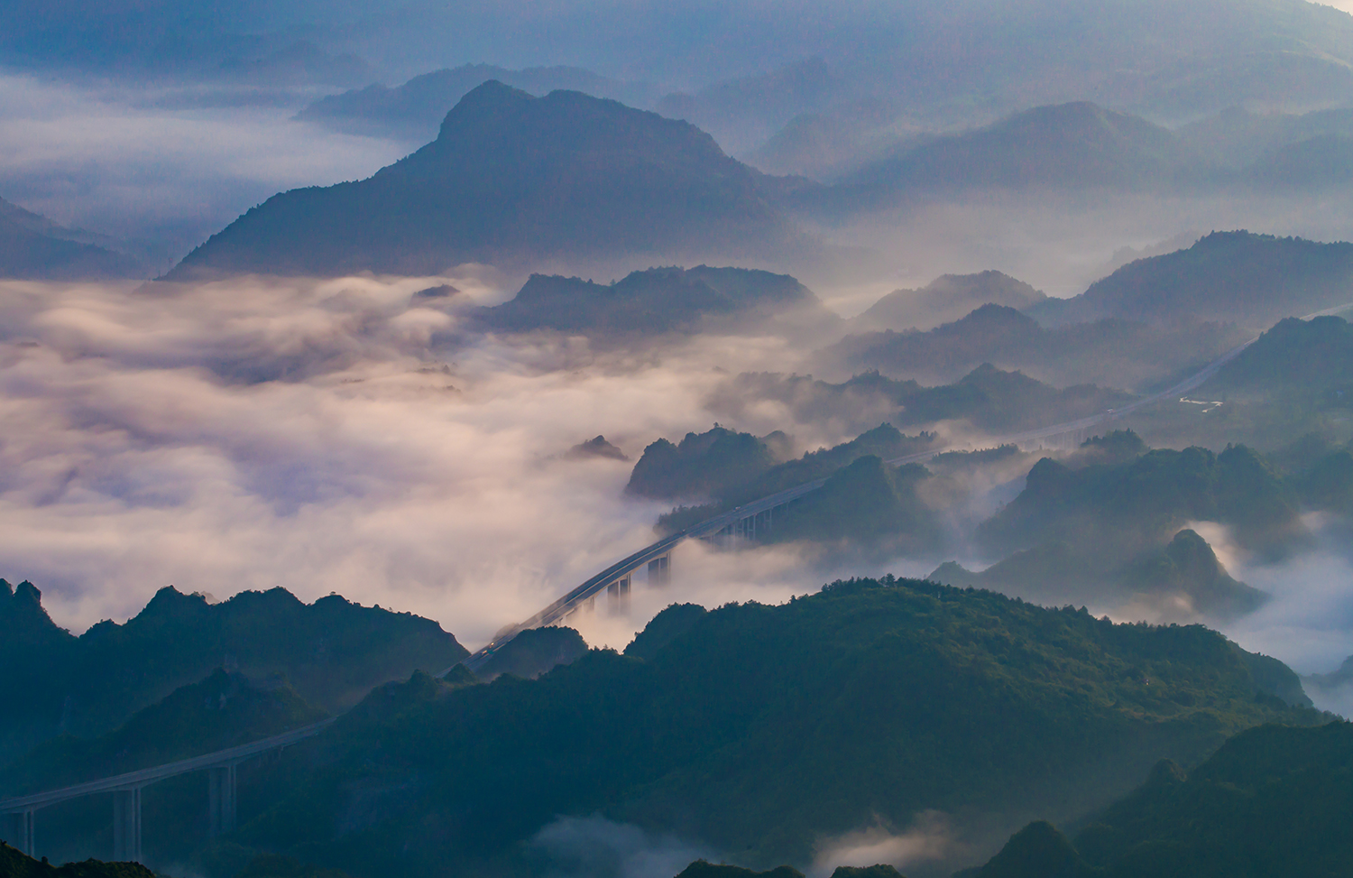 讧山如画