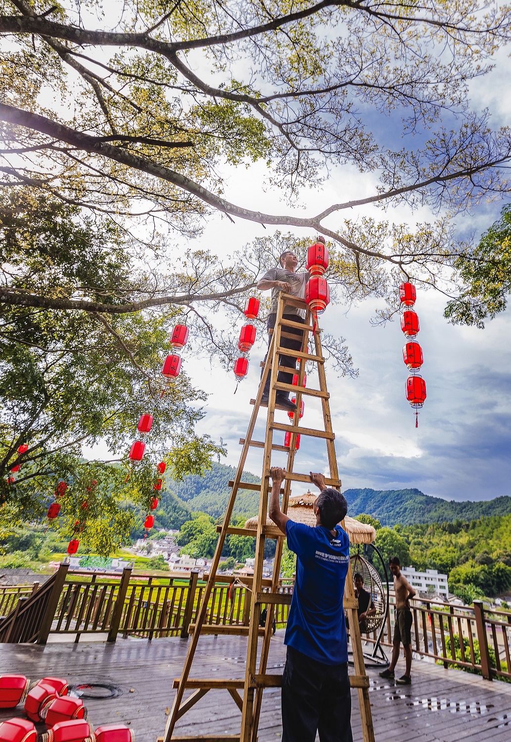 丰收节--红红的灯笼挂起来