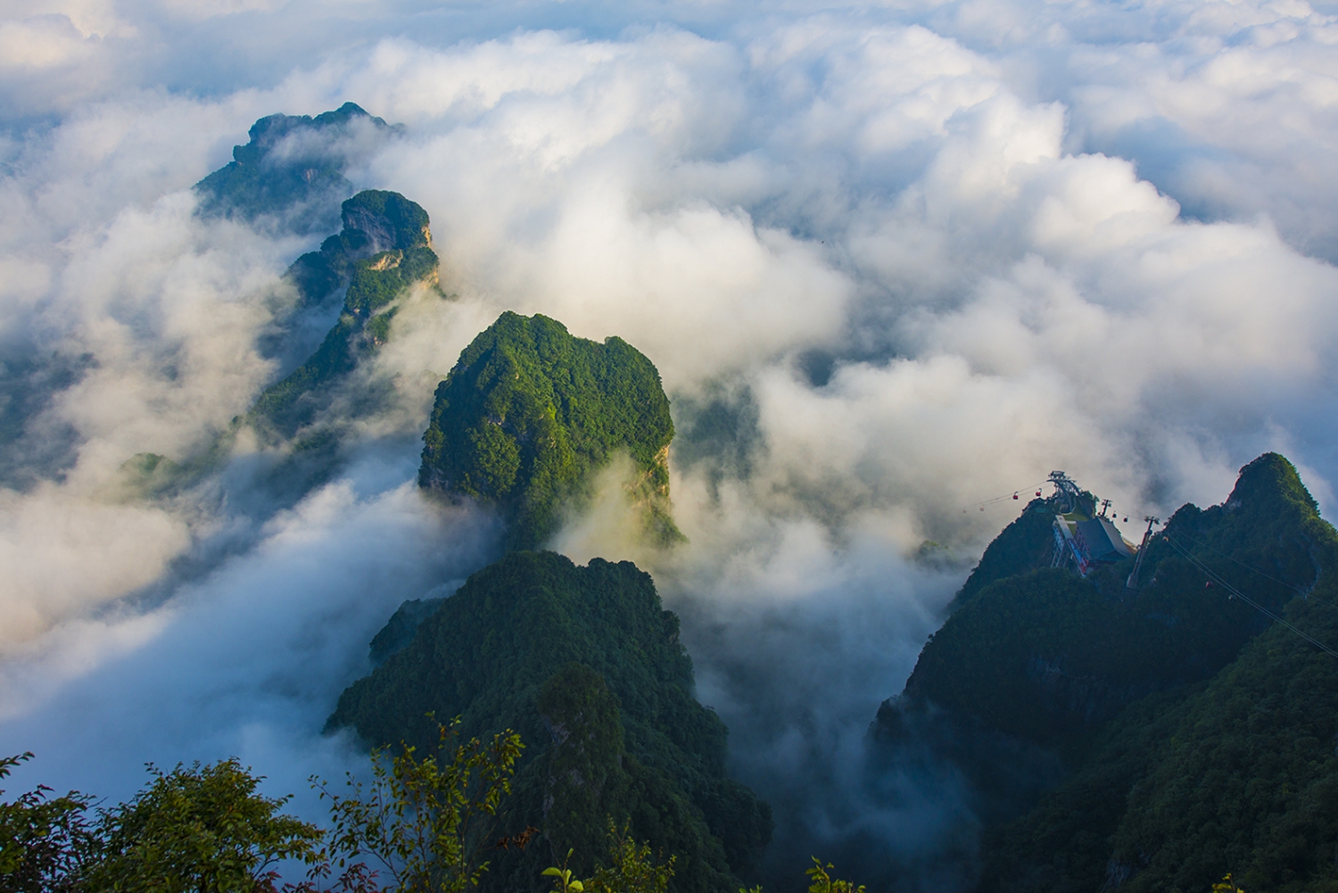 群峰云涌