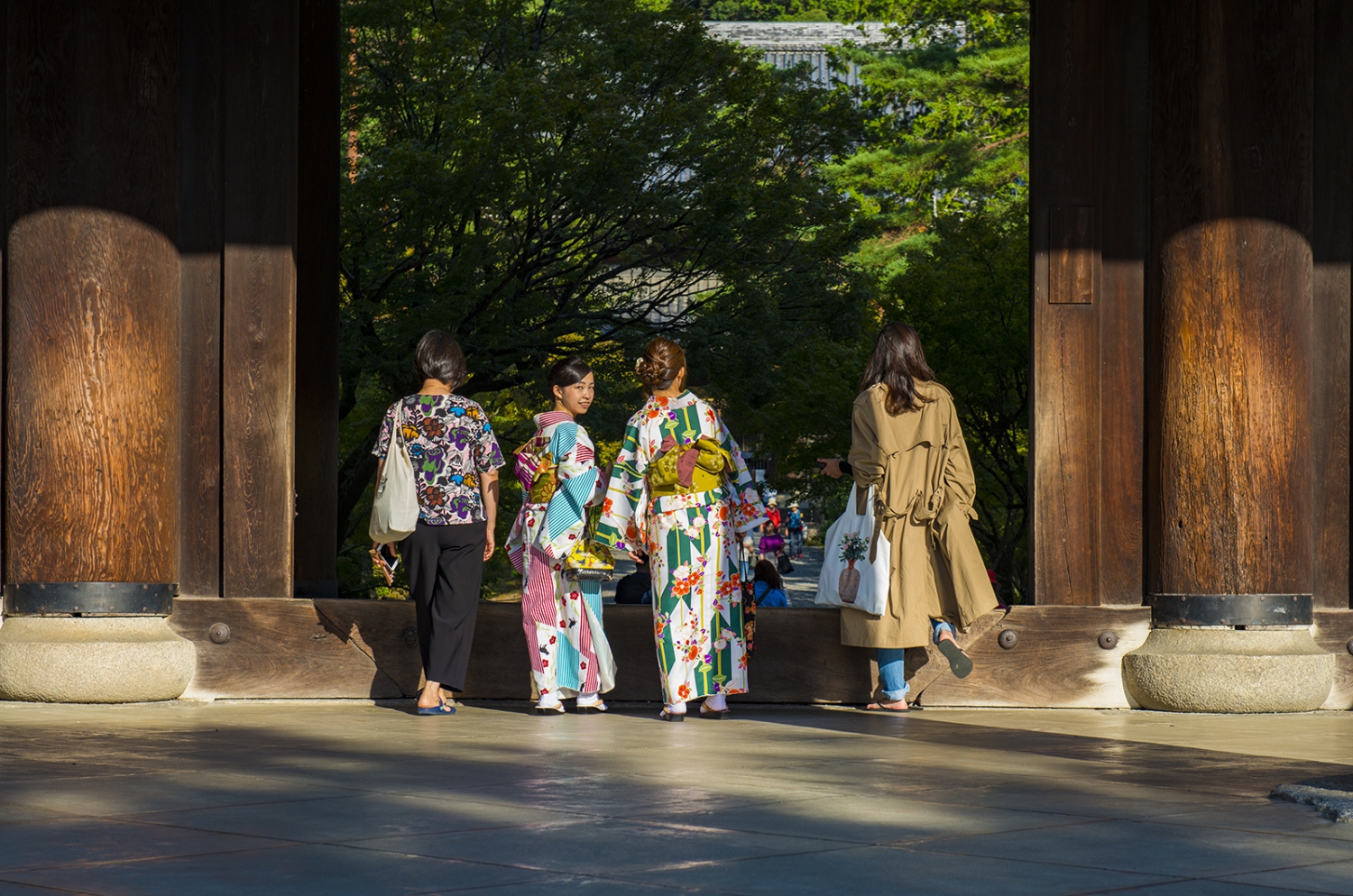 走进古寺